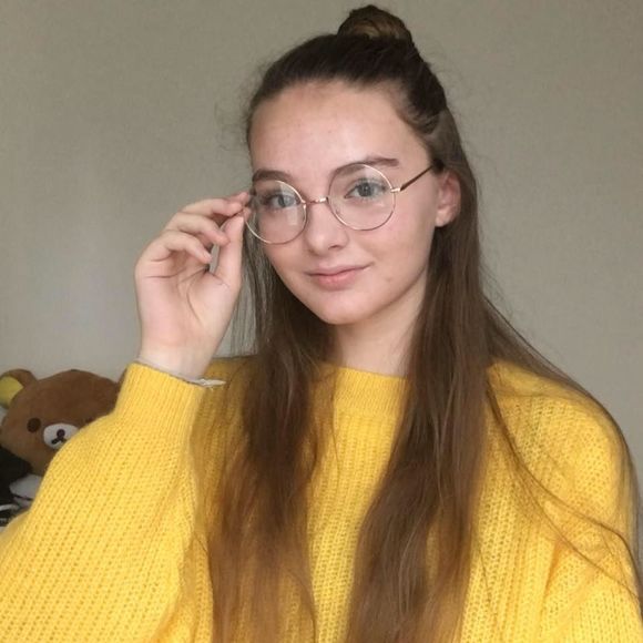 Meet your Posher, Chloe - Picture 1 of 1